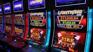 Filipino players browsing pinascatter sports and casino information on mobile